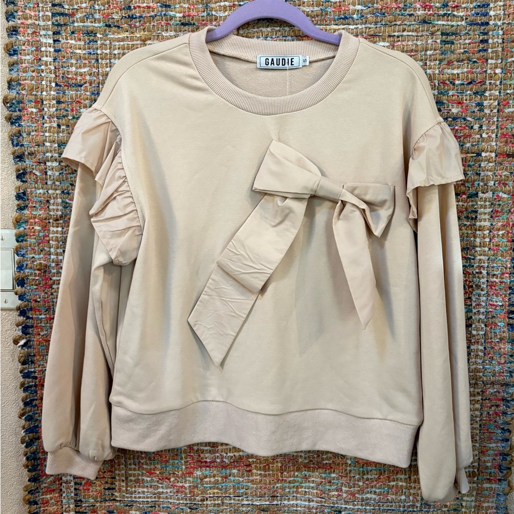 Gaudi' Cream Ruffle Sleeve Sweatshirt